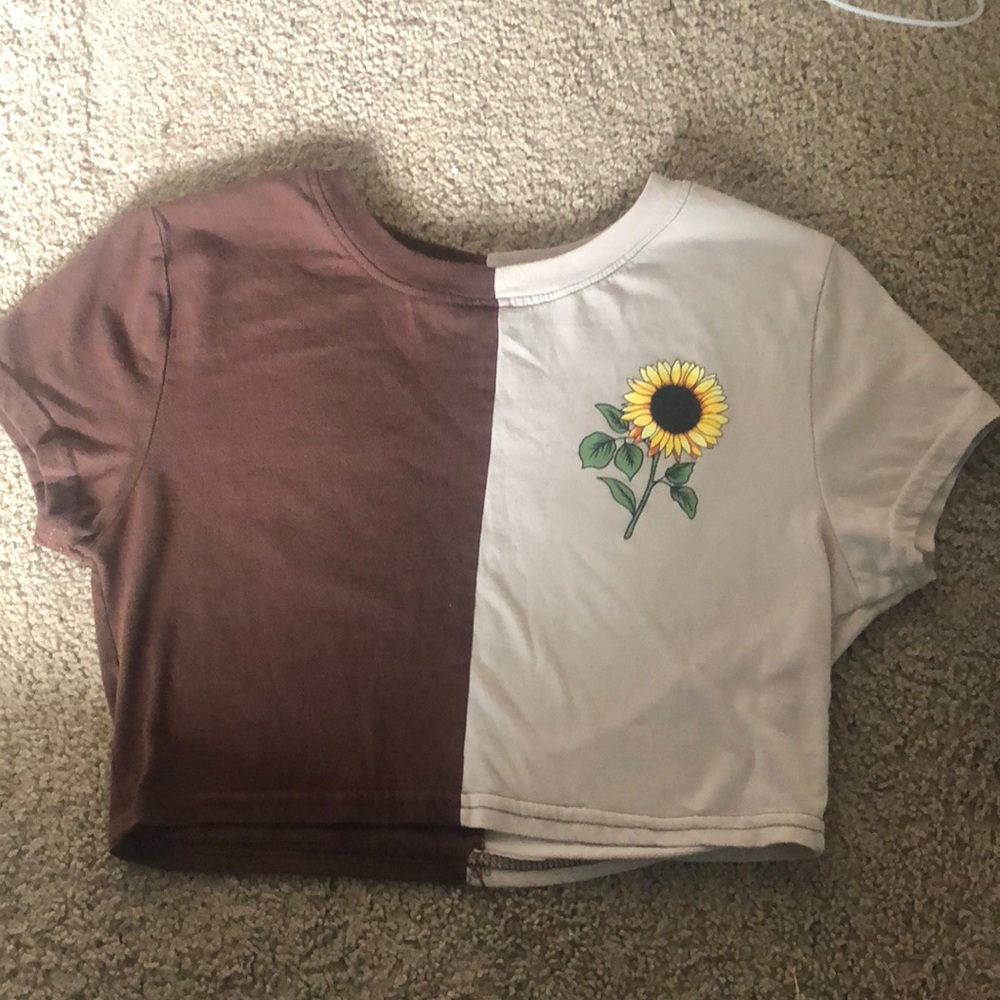 Cute crop top with sunflower